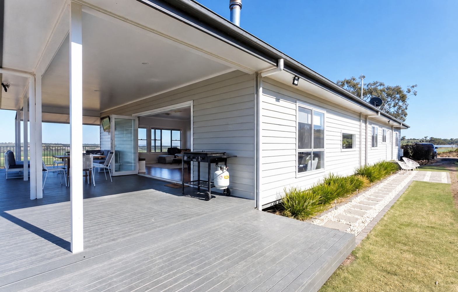 Outdoor deck and entertaining area.